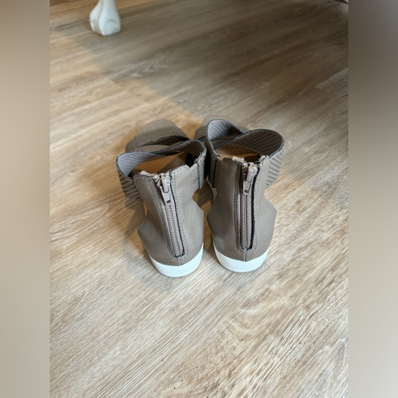 Universal Thread High Top Sandals - Picture 4 of 5